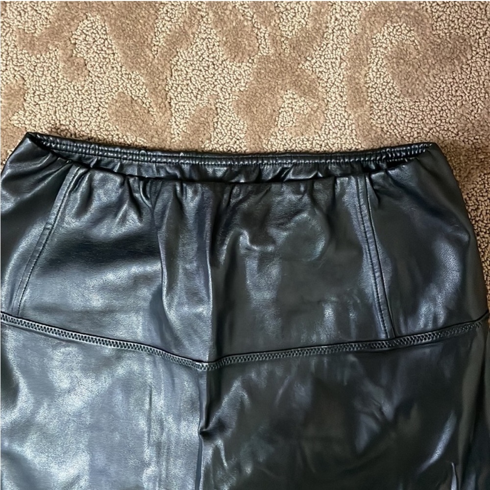 Wilfred FREE pleather leggings size medium - Picture 3 of 4